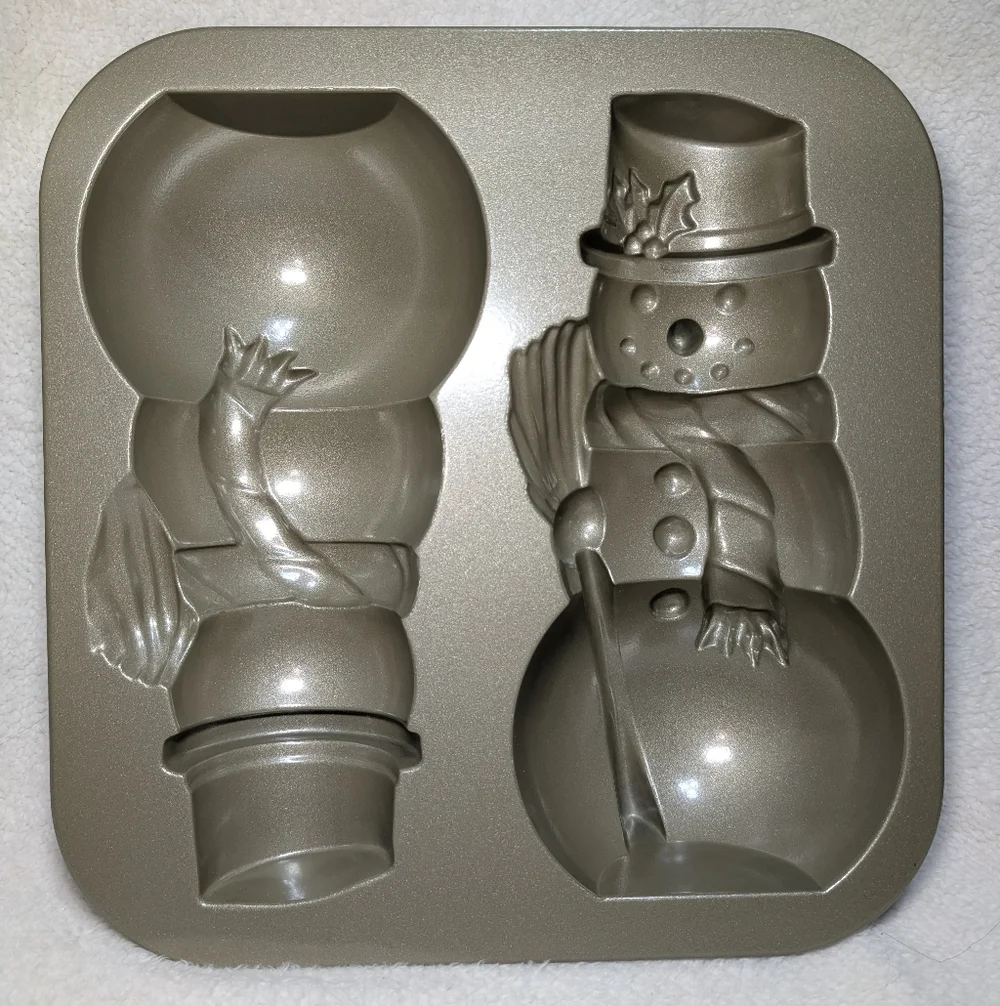 Nordic Ware Nonstick Cast Aluminum 3D Snowman Gold Cake Pan Christmas Winter